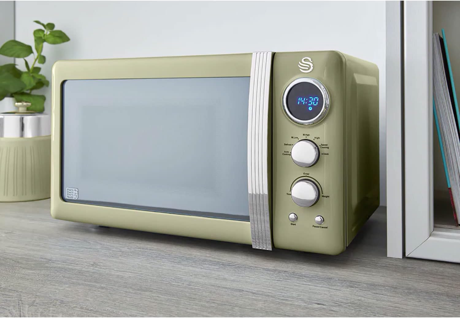 Swan Retro Set Desayuno Hervidor de Agua 1,8 L, Tostadora Pan Ranura Ancha 2 Rebanadas, Microondas Digital 20L, 6 Niveles de Potencia,Temporizador, Puerta Espejo, Diseño Vintage, Verde