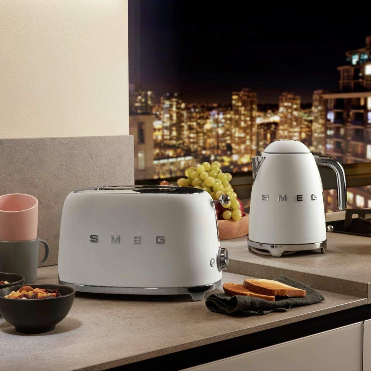 Smeg TSF01WHMEU Toaster for Two Slices of Bread and with a Power of 950 W TSF01WHMEU-white matt, Steel, Black